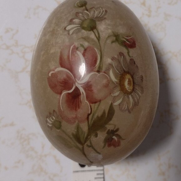 Genuine Italian Alabaster Flowered Egg - Picture 6 of 9